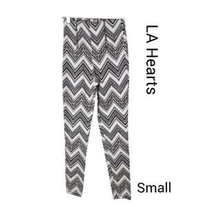 Women's Dress Stretch Pants Black White Chevron Zip Pleats Small NWOT